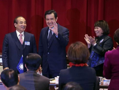 马英九回应蒋介石铜像遭破坏：面对历史就事论事