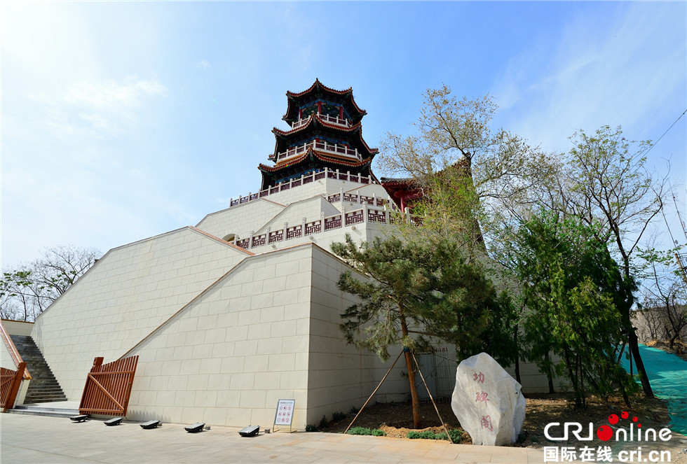 金阁寺从石景山上俯瞰首钢园和北京城修复的古建筑古建群金阁寺一角