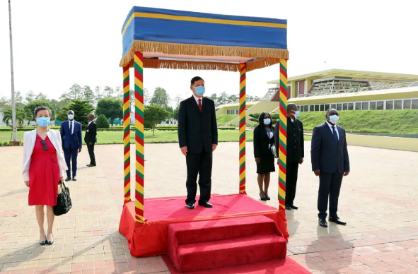 Jakadan Sin dake Ghana ya mika takardar nadin kasa ga shugaban kasar_fororder_1