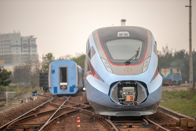 海军蓝复兴号乘坐海南铁路轮渡正式登陆海南岛