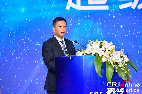 自贡市委常委,副市长杨智艳作自贡推介(摄影 廖志全)