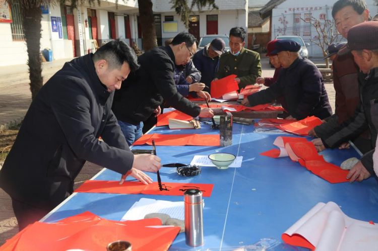 “牢记嘱托·感恩奋进” 宝鸡市陈仓区委宣传部组织开展脱贫攻坚回村回访活动