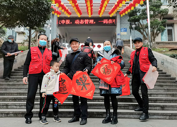 立春日 四川内江百步“云梯”送福来_fororder_1新春送福（摄影-王斌）