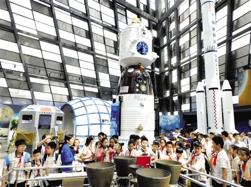 南宁市科技馆启动航天日主题活动