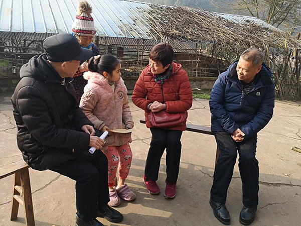 自贡自流井：关怀送温暖 寒冬暖洋洋_fororder_慰问现场
