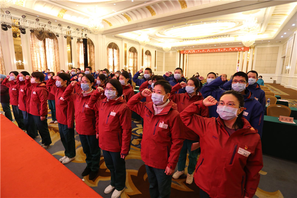 【湖北】廣東中山大學附屬第一醫院24名醫護人員在武漢開發區火線入黨