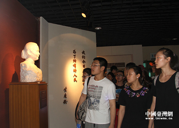 见面会前，研习营同学们参观了宋庆龄故居文物馆