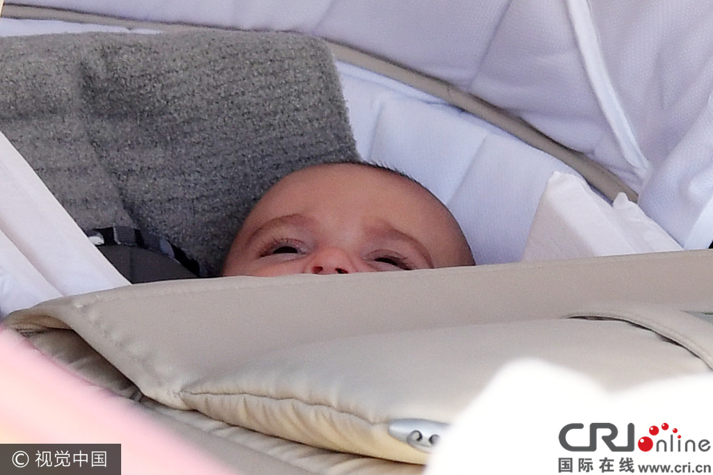 萌一脸!乔治克鲁尼龙凤胎孩子正面首曝光