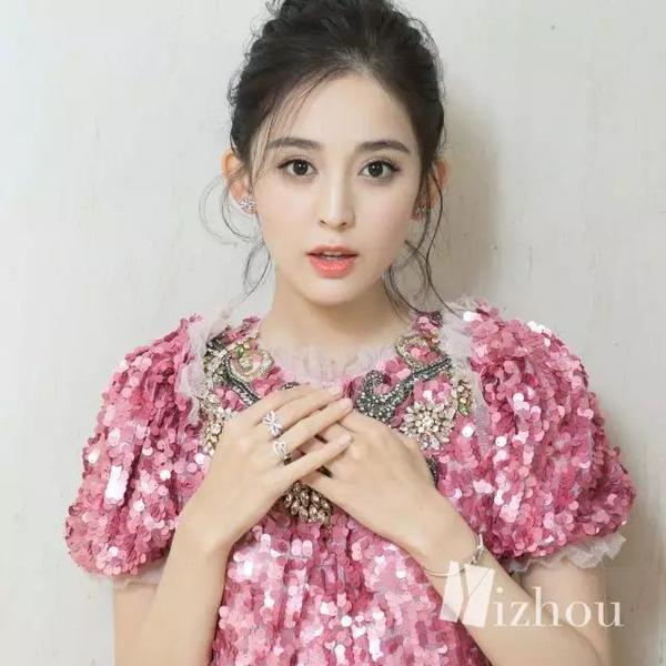 哪位女星的手最美?娜扎获得手选美冠军