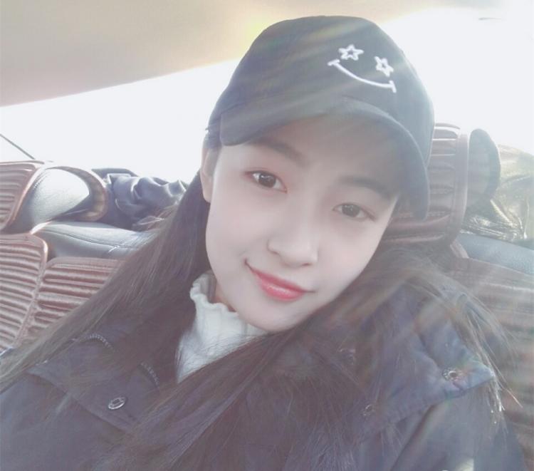 上戏2017新生报道女生撞脸易烊千玺关晓彤彭于晏