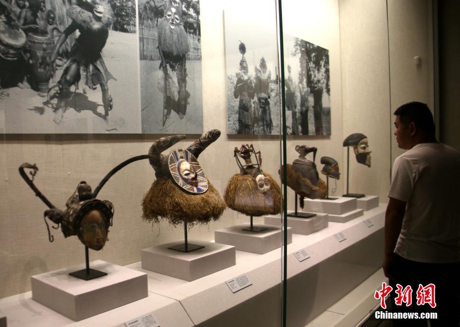 【轮播图】百余中非珍稀面具艺术亮相河南博物院