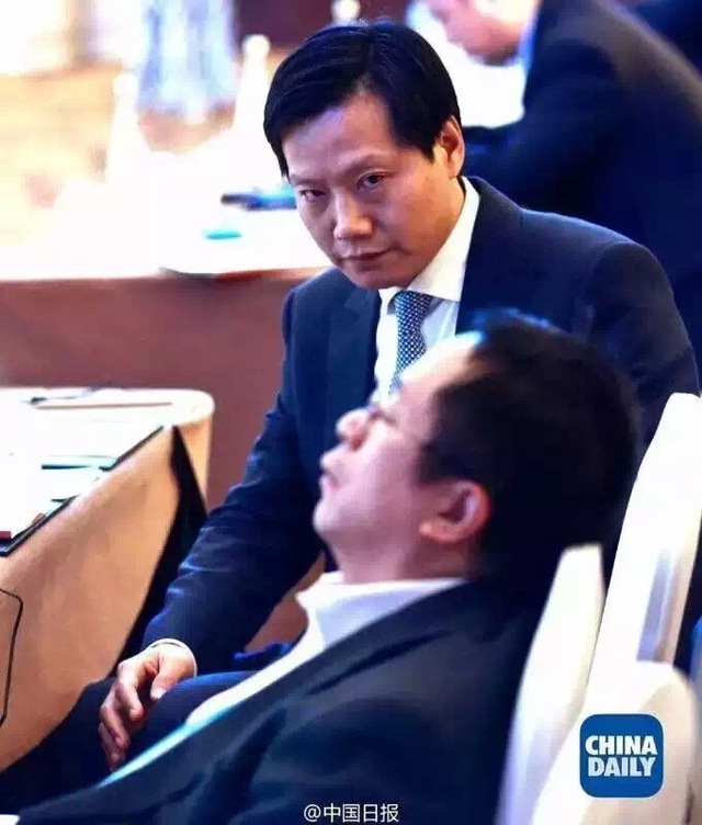 雷军、周鸿祎合影照片被朋友圈玩坏