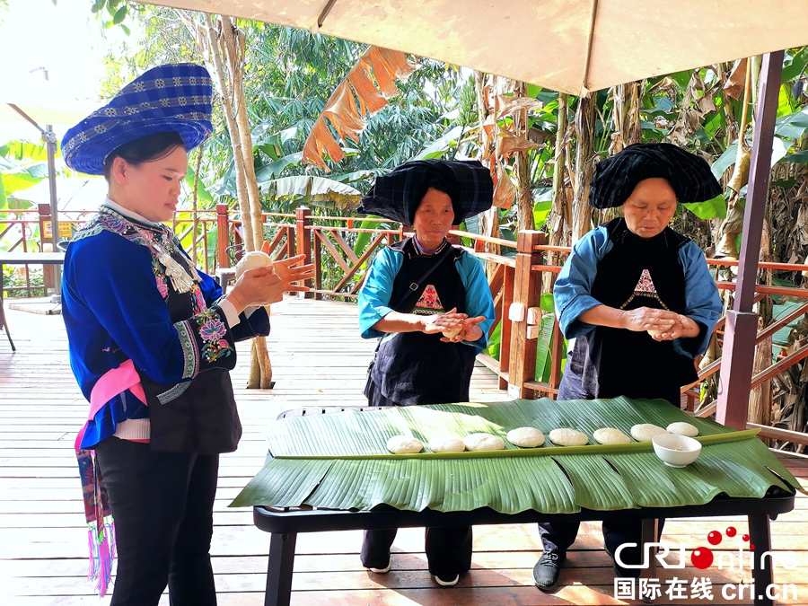 贵州贞丰：布依族准备春节美食忙