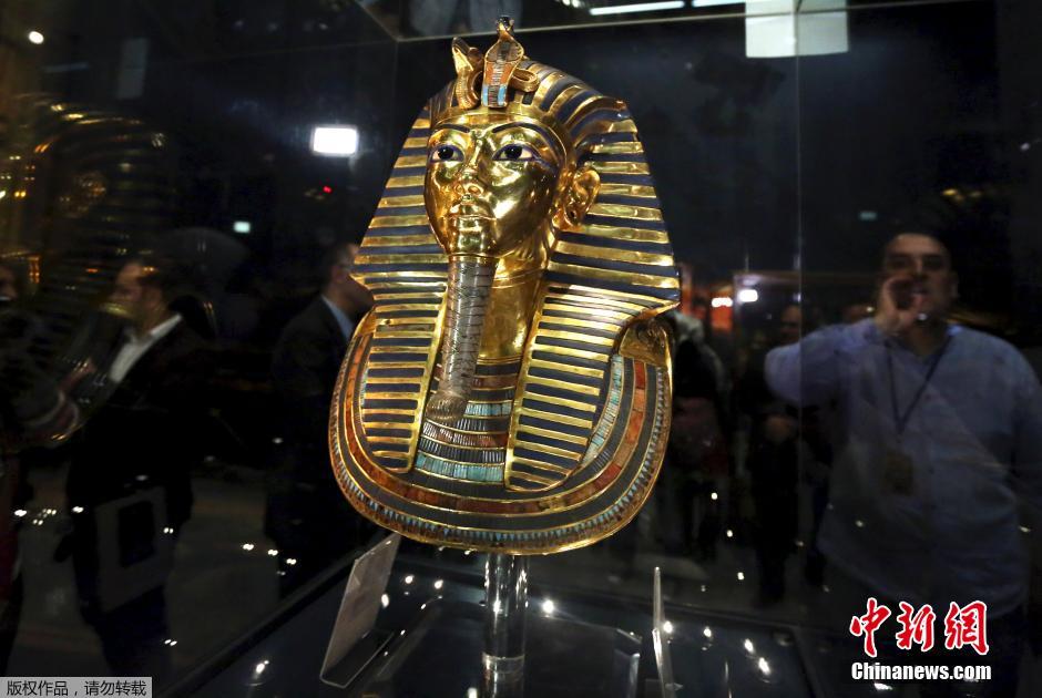 埃及法老黄金面具修复后展出