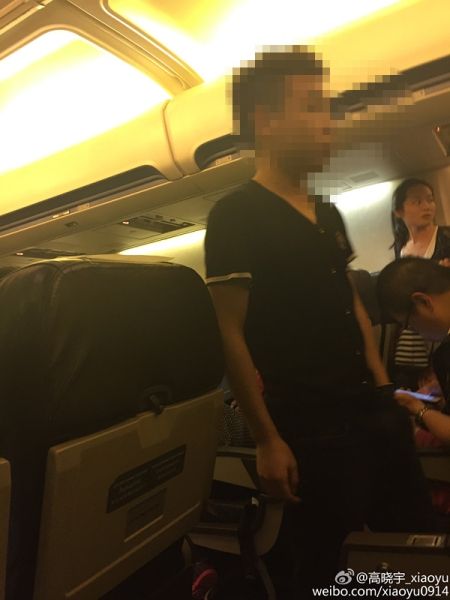 中国旅客大闹泰国航班 要求开舱门抽烟