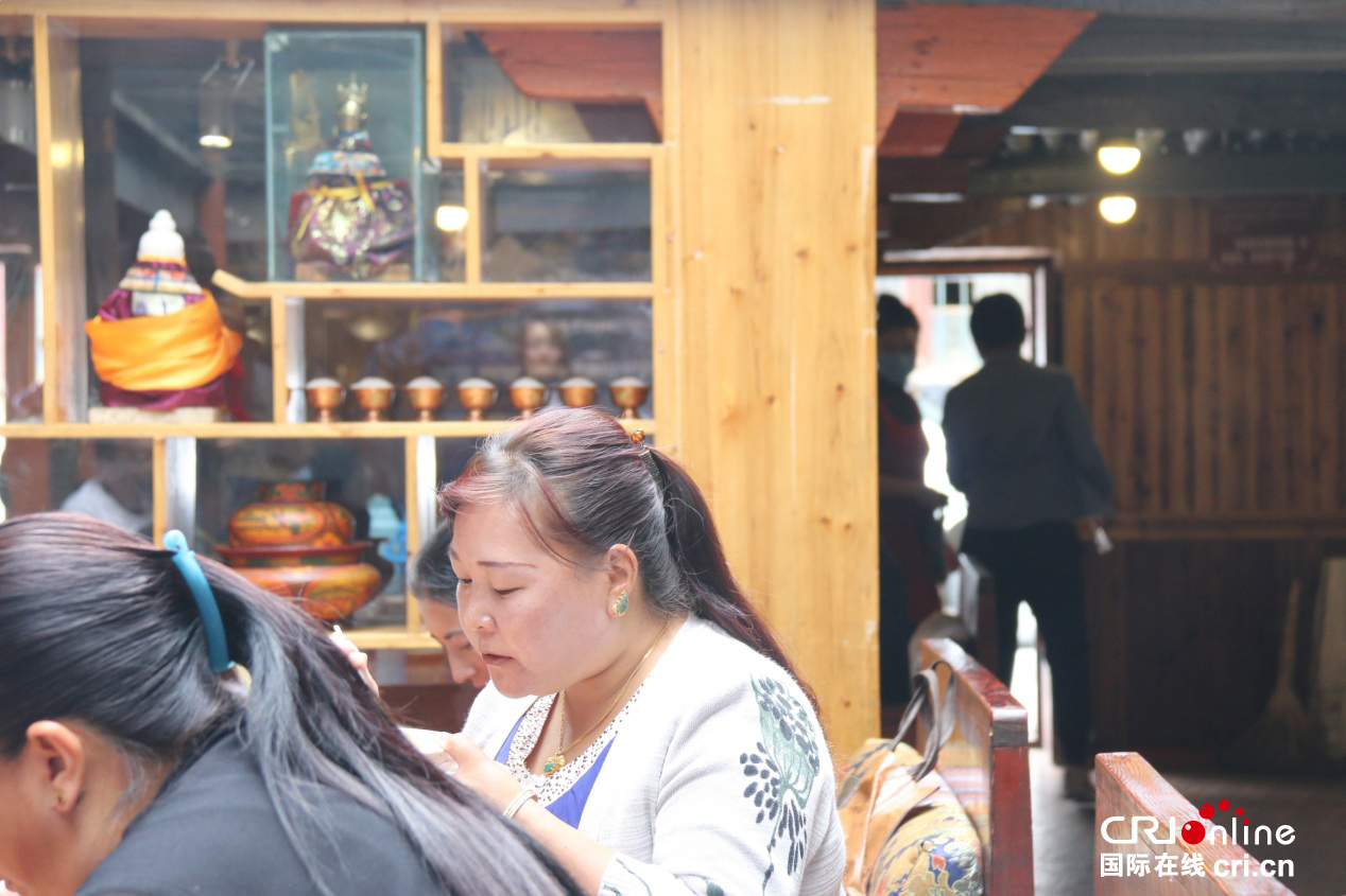 圖片默認標題_fororder_2拉薩人的早晨,從一碗甜茶開始。攝影:徐藝源 拷貝