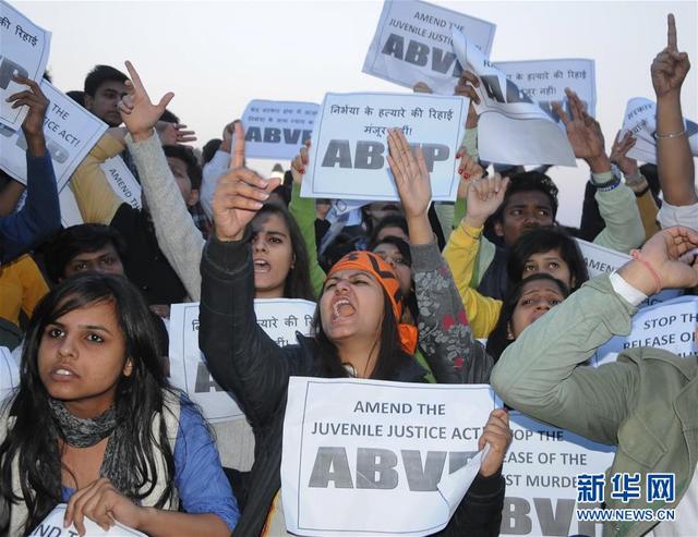 印度黑公交轮奸案少年犯获释 妇女团体等抗议
