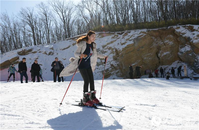 湖北保康：高山滑雪享乐趣