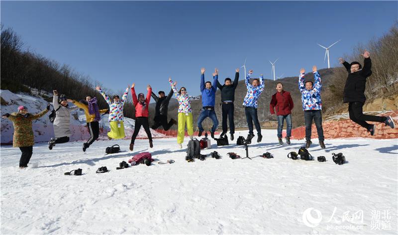 湖北保康：高山滑雪享樂趣