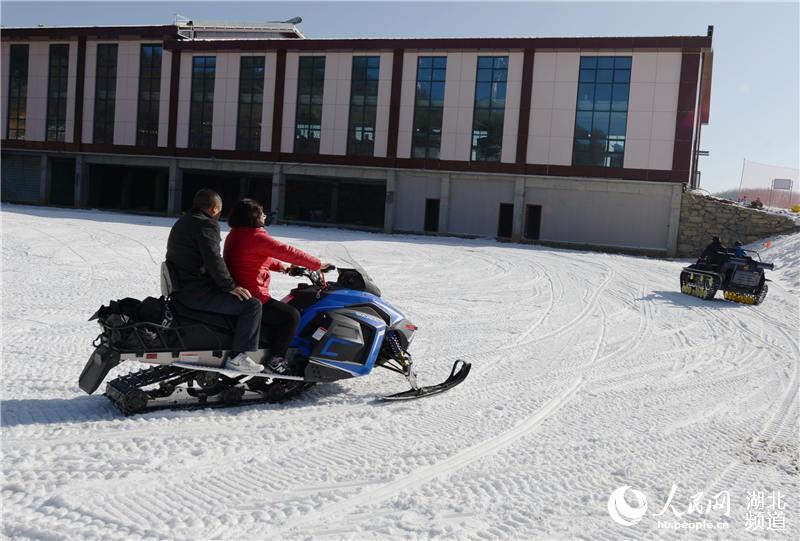 湖北保康：高山滑雪享樂趣