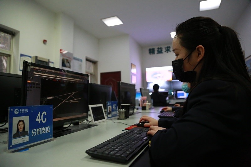 （有修改）（没有其他照片）【B】重庆铁路供电“娘子军”守护旅客平安行