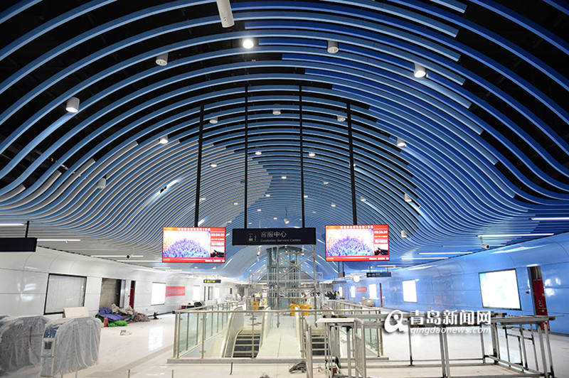 青岛地铁2号线海川路站:设计独特 顶棚如海浪涌动