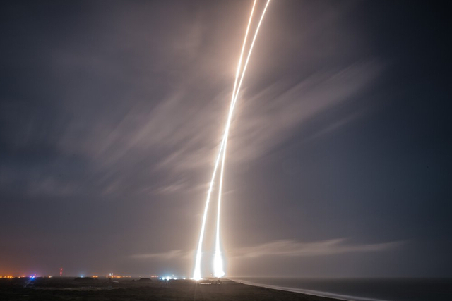 美太空探索公司SpaceX成功回收火箭創歷史