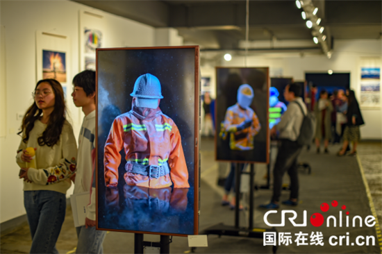 急稿（供稿 节庆会展列表 三吴大地南京 移动版） “幻雪”数字摄影作品展亮相南京艺术学院