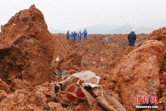 深圳滑坡挖出首具遇难者遗体 多部门联合对灾害原因开展调查