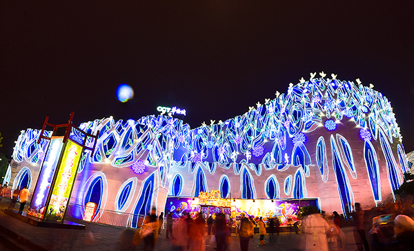 自贡推出春节文旅活动“大礼包” 线上线下都精彩_fororder_3中国彩灯博物馆夜色（摄影-廖志全）