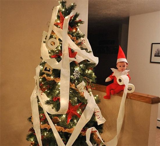 双语：爸比把儿子扮成圣诞小精灵萌一脸血