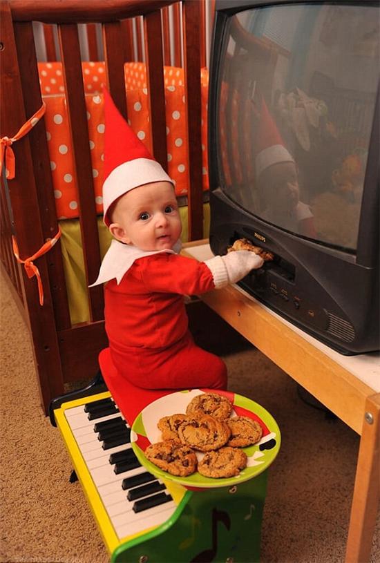 双语：爸比把儿子扮成圣诞小精灵萌一脸血