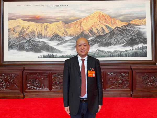 成都市政协委员欧雪松:大运会将促进成都体育事业发展-国际在线