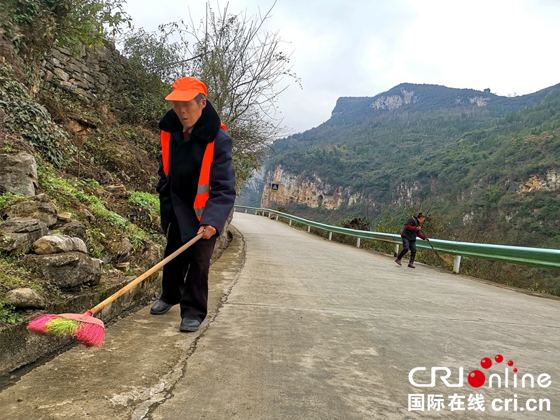 贵州黔西：大山里的六旬环卫夫妻（组图）