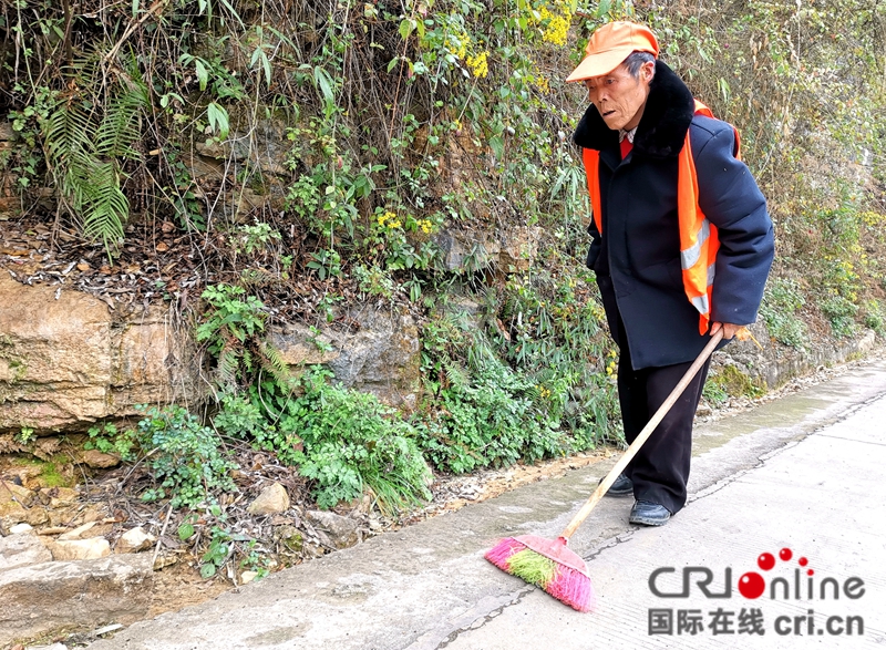 贵州黔西：大山里的六旬环卫夫妻（组图）