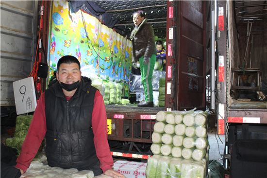 【B】沈阳123家门店设立“政府惠民蔬菜”专柜，以低于市场零售价向市民售菜