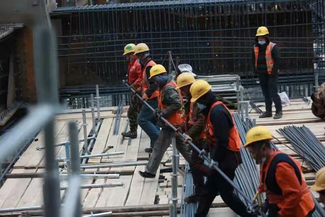 北京市豐台區15個在建項目春節不停工 暖心舉措確保建築工人就地過好年