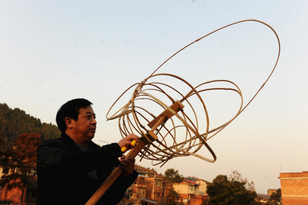 （转载）百年火龙“烧”起来 温暖远游子 线上云团聚