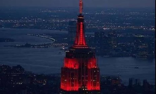 “牛”轉乾坤，紐約帝國大廈點亮“中國紅”