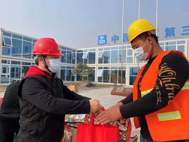 牛Style② | 除夕工地探访：工友齐过年，工程项目就是“家”