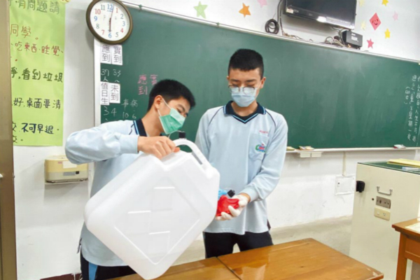 台湾桃园市禁止师生出境 违者按旷职旷课处理