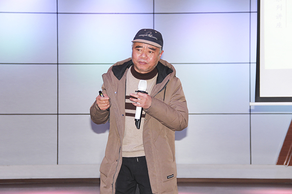 图片默认标题_fororder_宋光辉正在授课(摄影-杨梦婧)