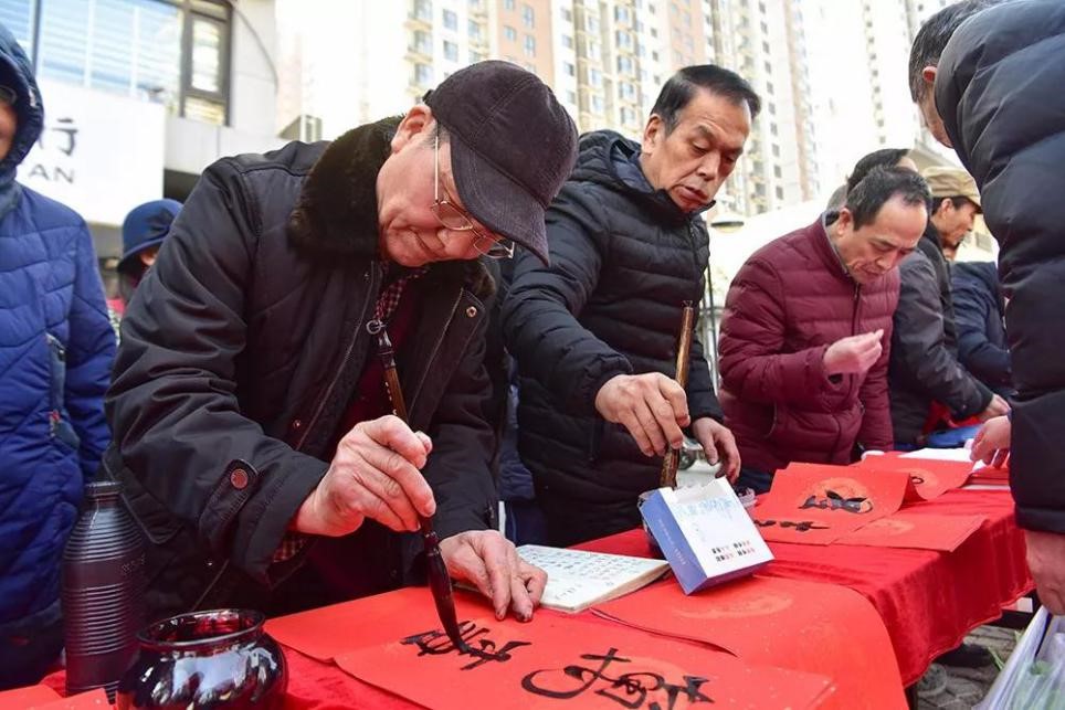 书法家走进西安航空基地  书写春联传递新年祝福