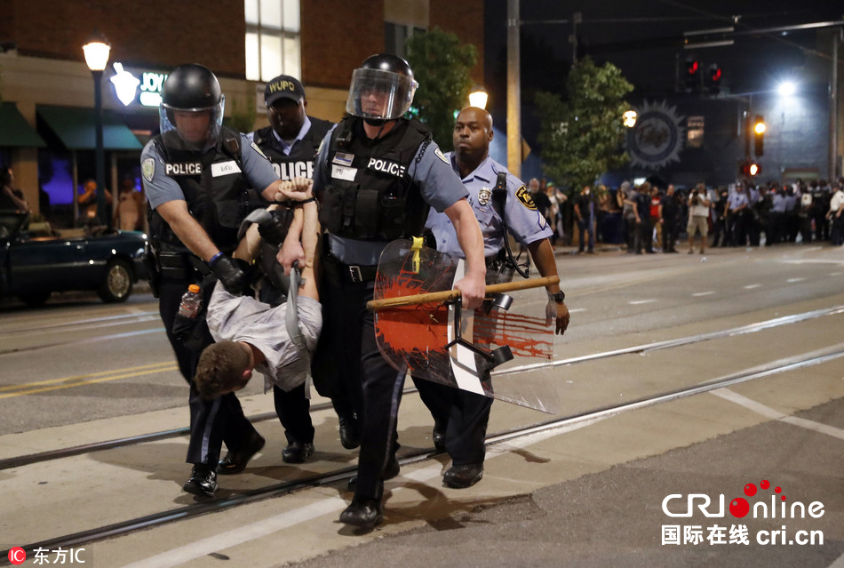美国警察枪杀非裔青年获判无罪民众抗议再起组图