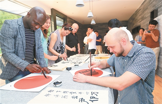 南寧舉行“中華文化驛站之書畫體驗”主題活動