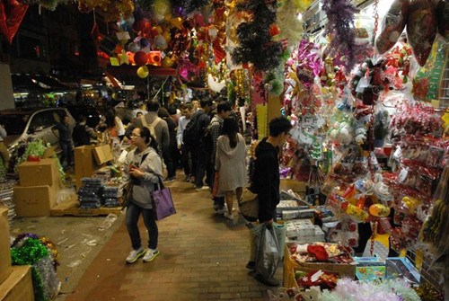 香港圣誕市道有喜有悲 零售減價生意增