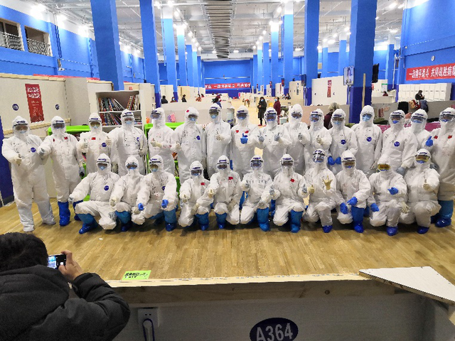 撤离武汉时，江西医疗队员唱起了这首歌