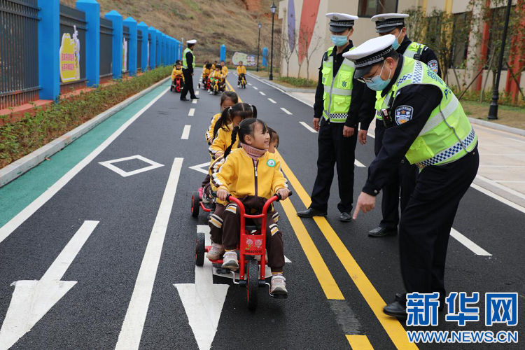 江西宜春：開學季 警察“蜀黍”來講第一課