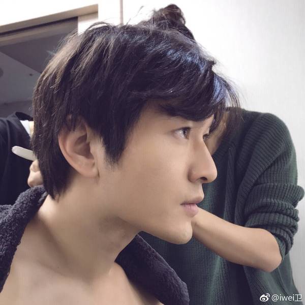 黄晓明新造型少年感十足 雕刻侧颜引网友舔屏