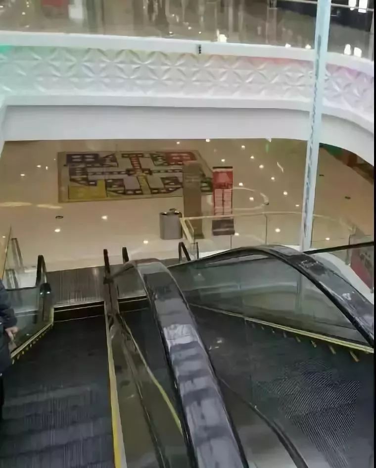 一瞬间仿佛动漫世界里的超级英雄降临